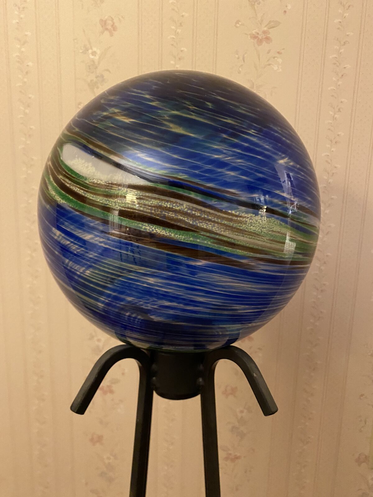 Northern Lights Yard Glass Globe with stand