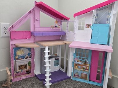 kids dollhouse