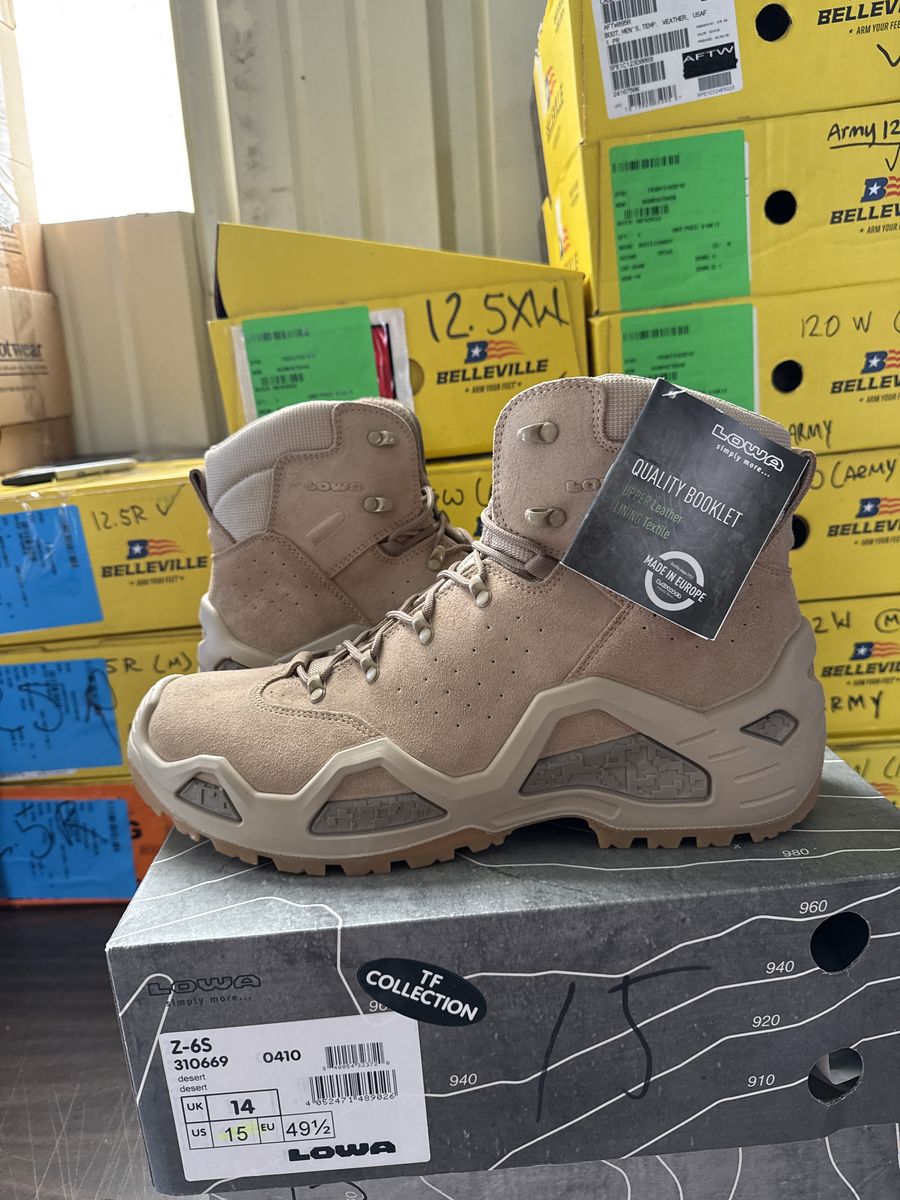 Lowa Mens Hiking Boot Size 15 Desert Tan Color