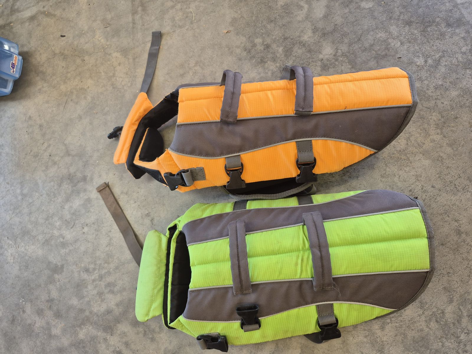 Dog life jacket