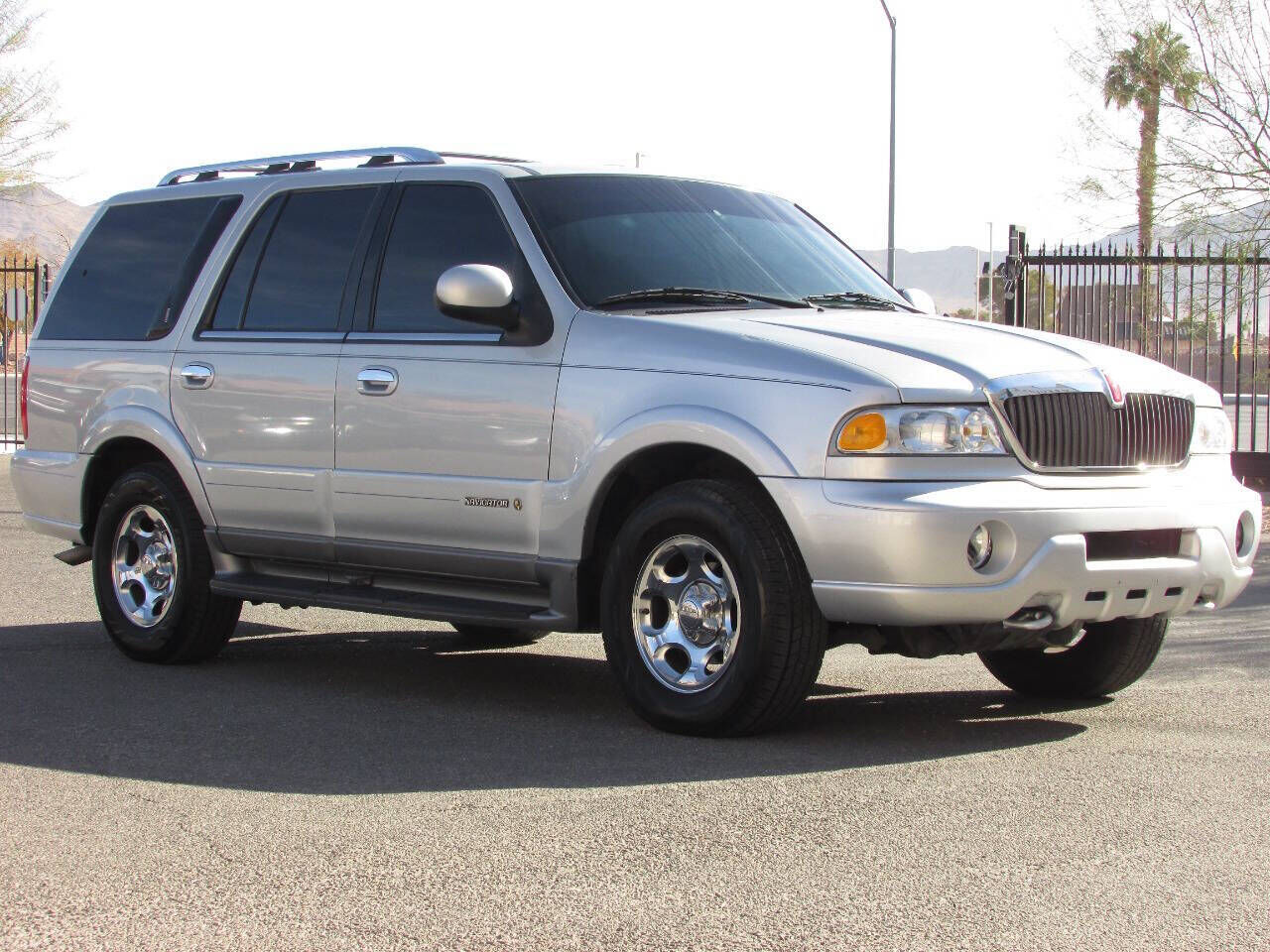 2000 LINCOLN NAVIGATOR Base