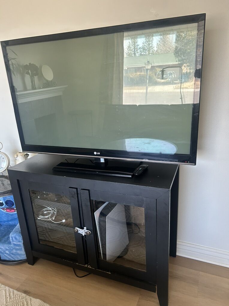 TV STAND / ENTERTAINMENT CENTER
