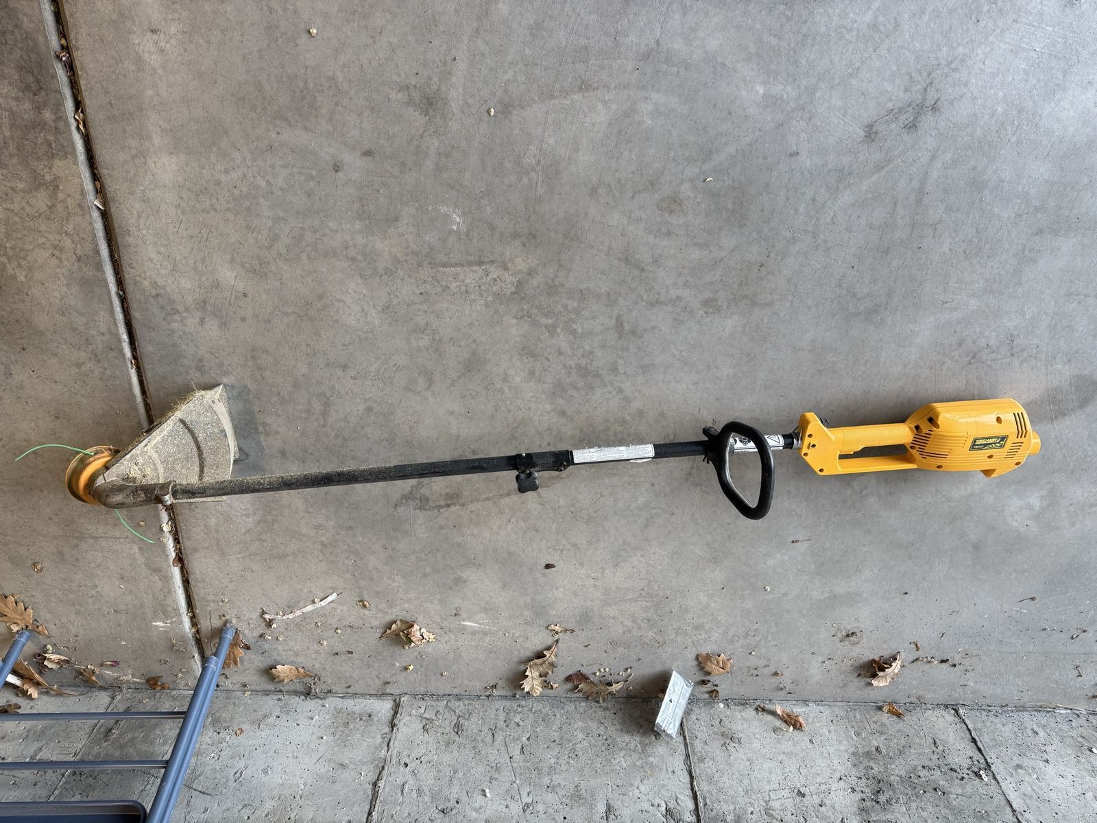 Yard-Man YM137 Electric String Trimmer