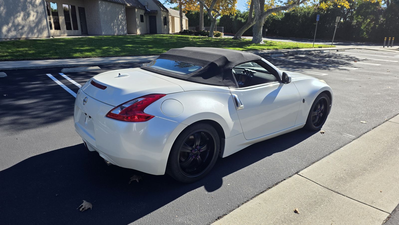 2014 NISSAN 370 Roadster Touring