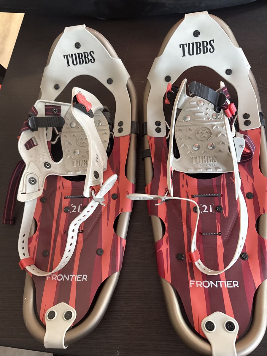 Tubbs Frontier 21 Snowshoes - Women's Lightweight Hiking Winter Trekking Gear