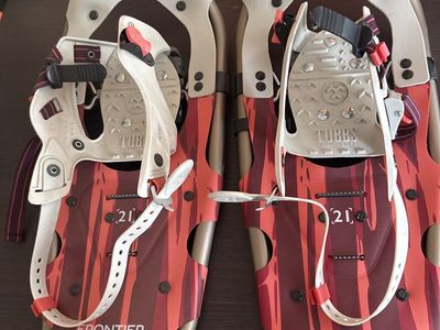 Tubbs Frontier 21 Snowshoes - Women's Lightweight Hiking Winter Trekking Gear