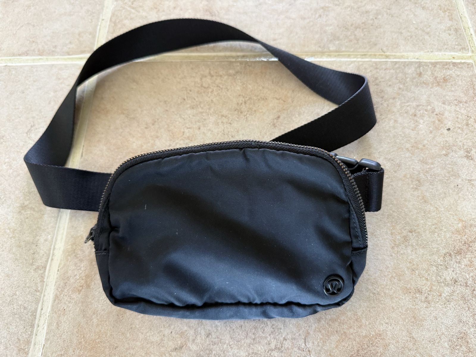 Lululemon black Fanny pack belt pack 8 x 5