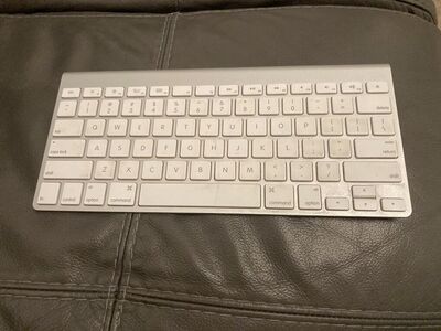 Apple Wireless Keyboard A1314