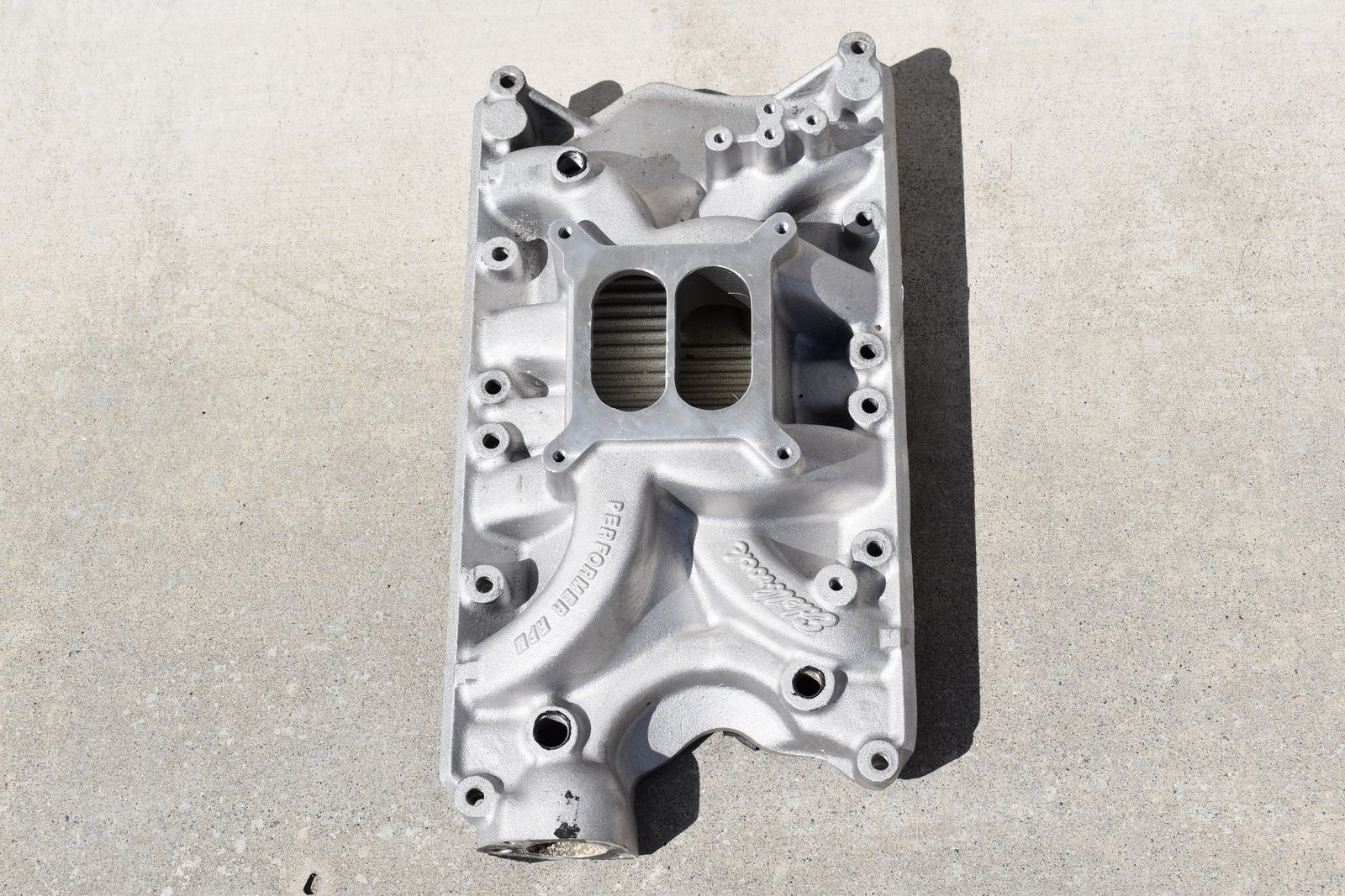 351 W  Edelbrock Perfomer RPM Intake manifold #7181