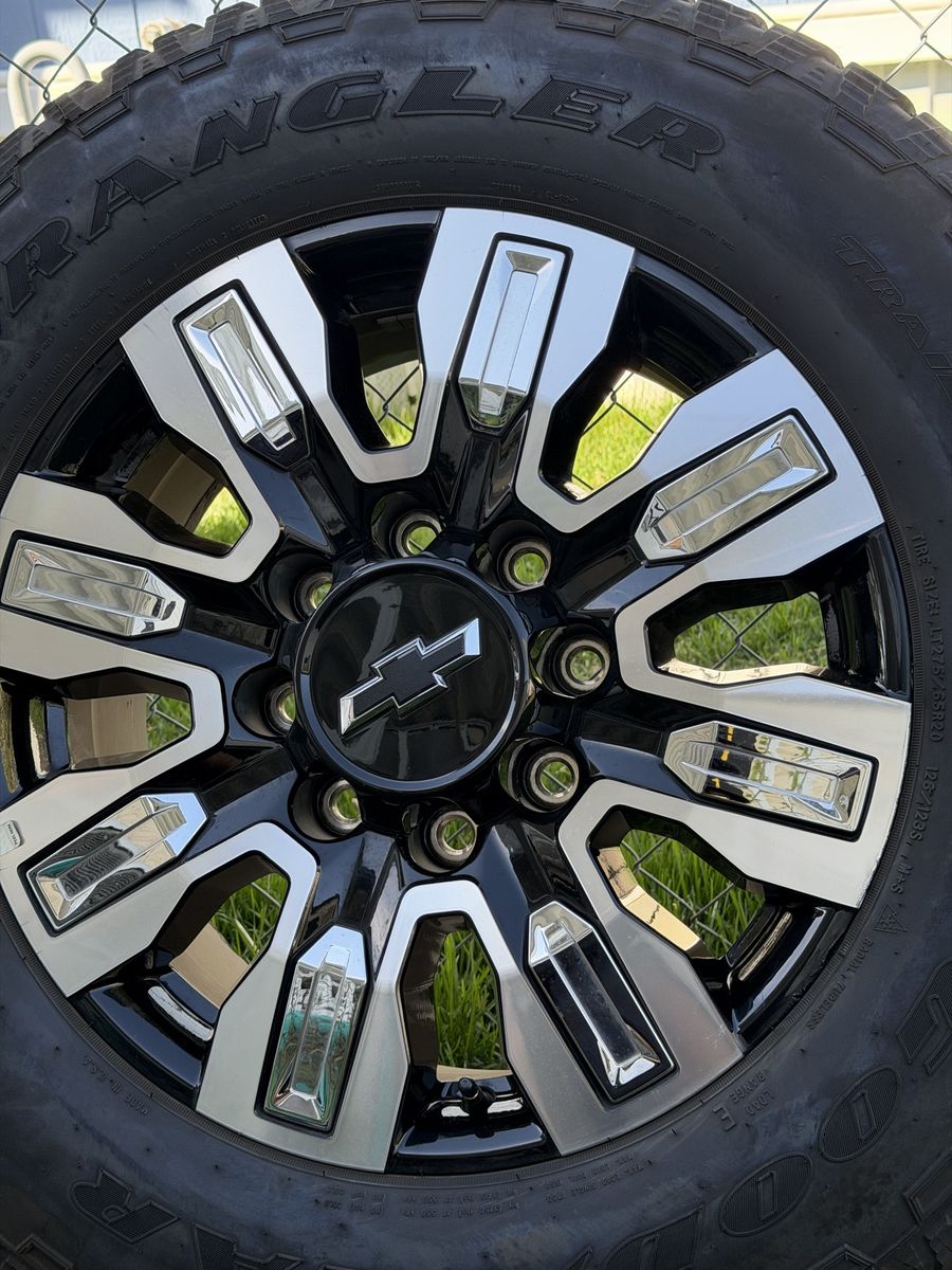 Like New 2025 GMC Or Chevrolet 3500 HD Wheels And