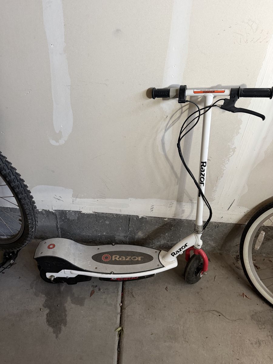 Razor E200 Electric Scooter - White/Red, Used Condition