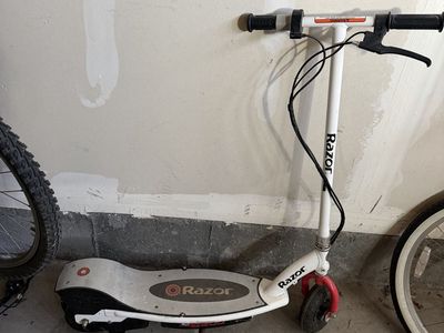 Razor E200 Electric Scooter - White/Red, Used Condition
