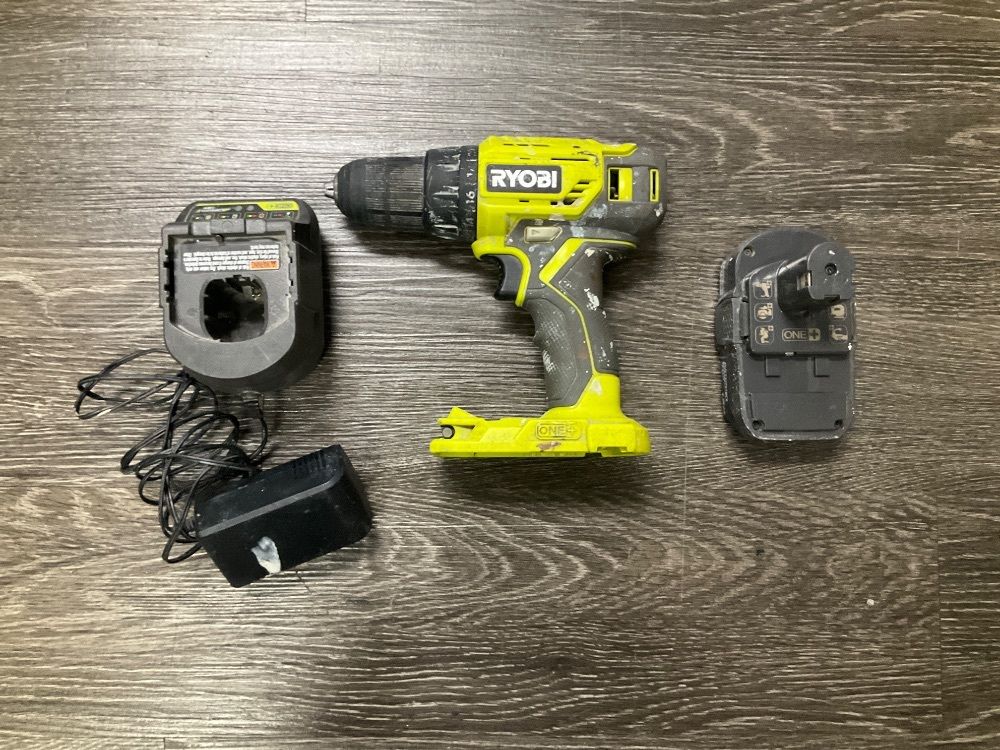 RYOBI 18V 1/2 INCH DRILL DRIVER WITH BATTERY AND CHARGER