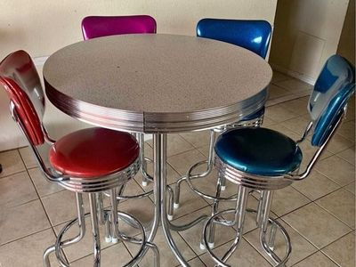 Vintage/Retro Hightop Bar Table with 4 swivel bar stools.