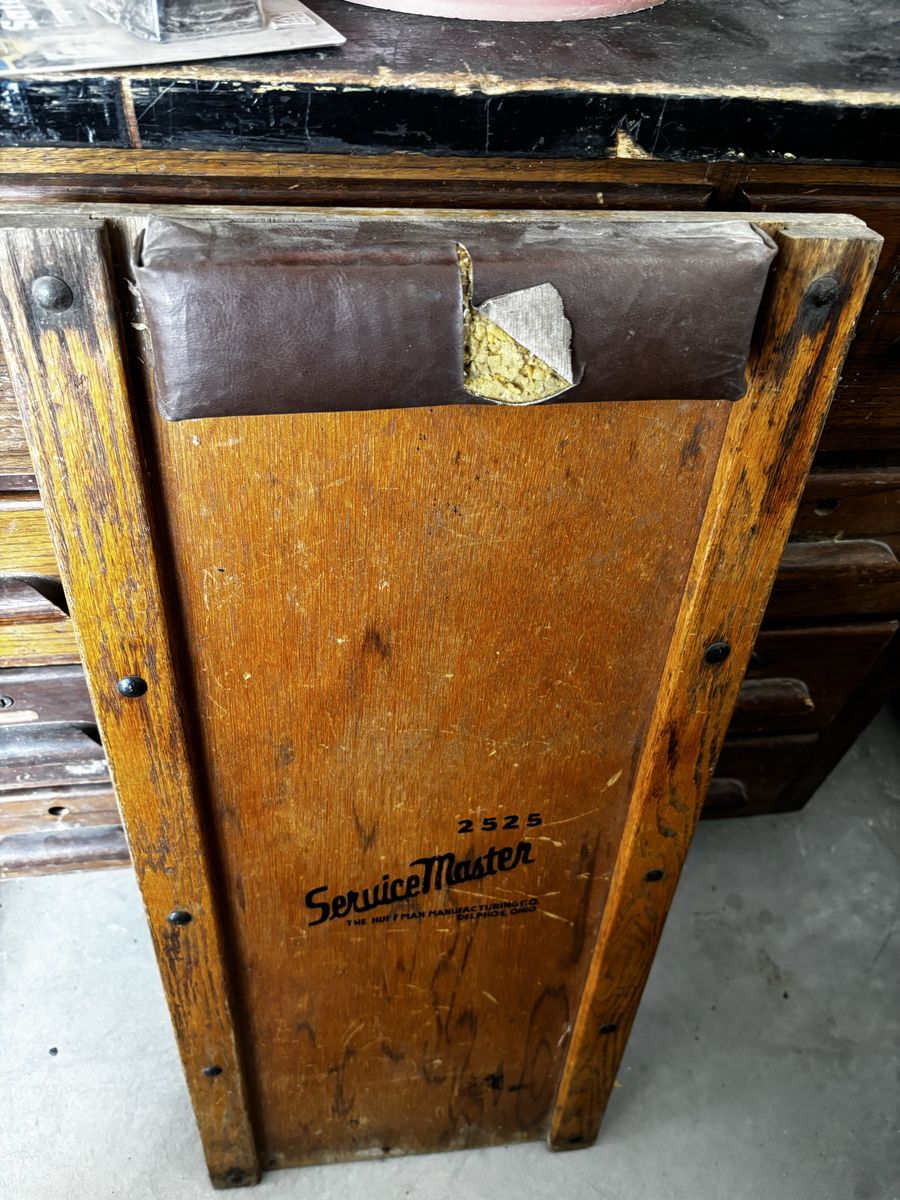 This vintage ServiceMaster Model 2525 