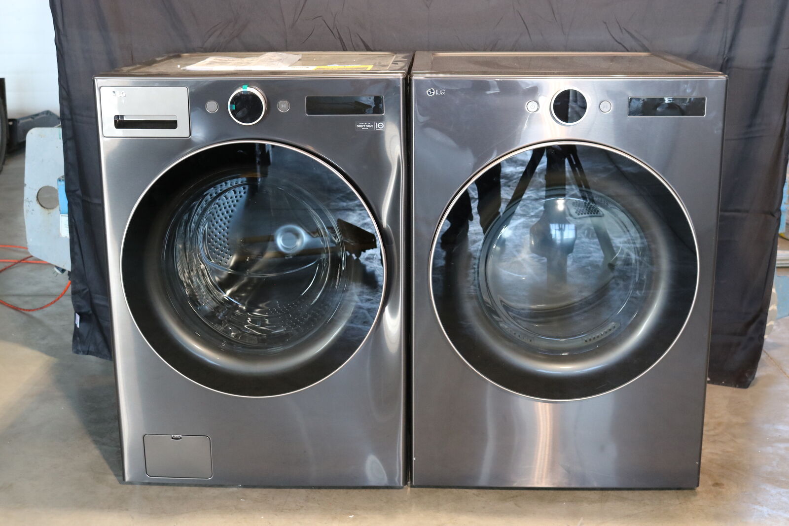 NEW!! LG washing machine and dryer - Matching washer dryer set