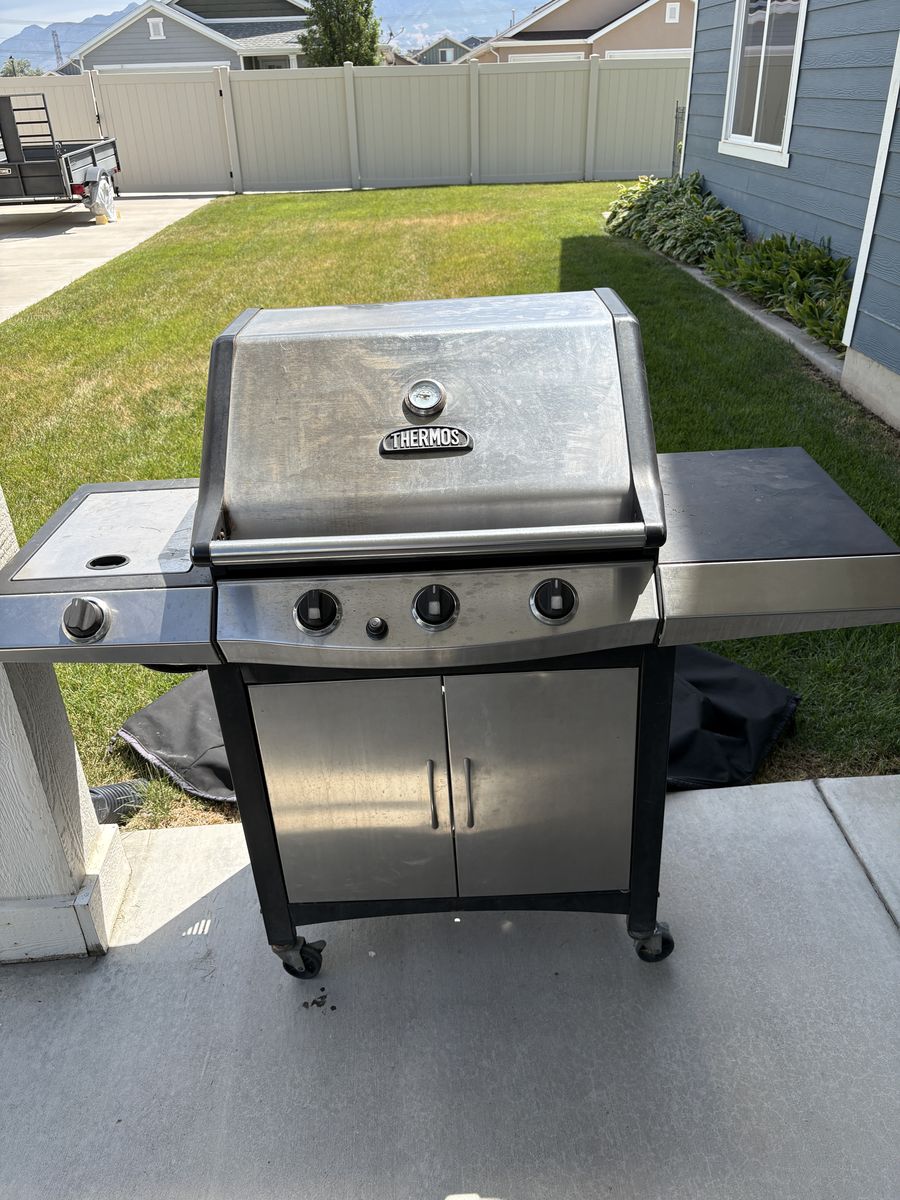 Thermos 3-Burner Gas Grill with Side Burner and Cover