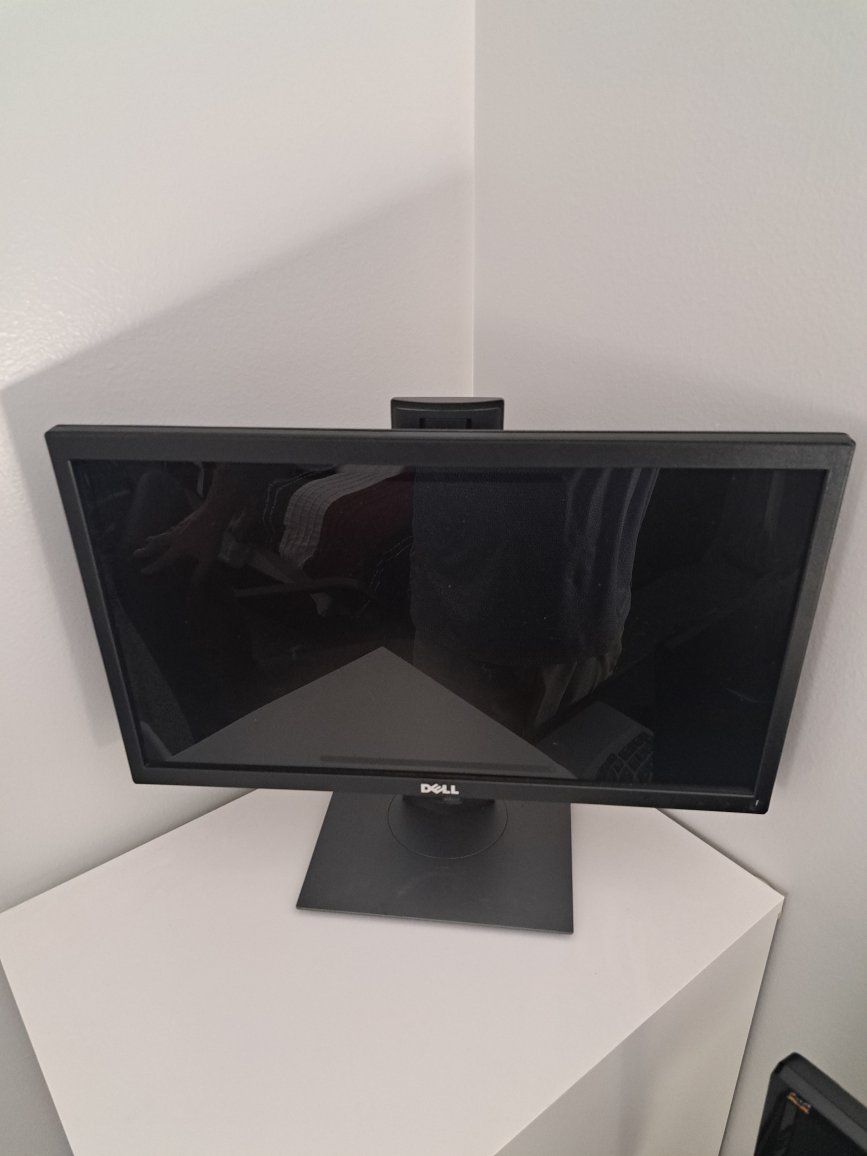 Dell Computer Monitor, 22" and 19" with Privacy Screen 