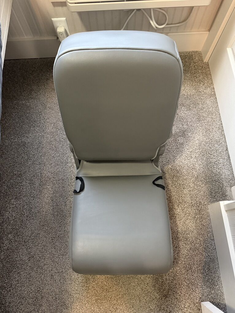 2006 Dodge Ram 2500 OEM Center Console Jump Seat