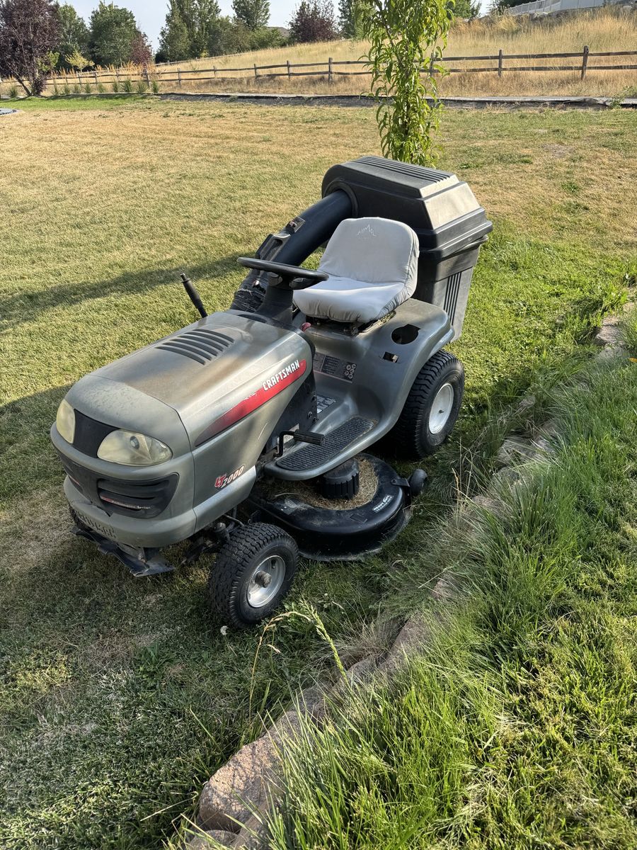 Craftsman 42” riding lawnmower 