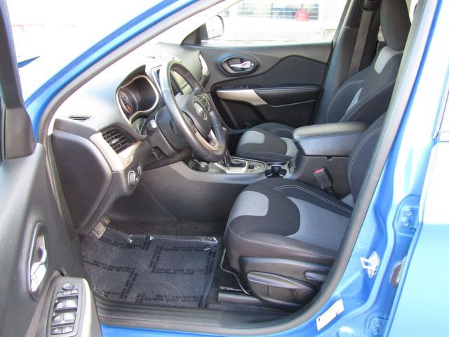 Main image 6