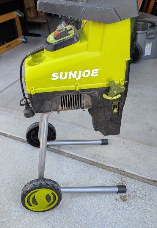 SunJoe Wood Chipper w/ collection bag (electric) and manual.