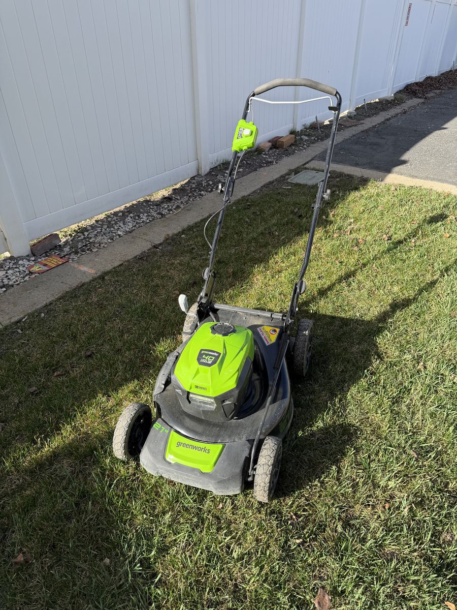 Greenworks Cordless Electric Battery Powered Lawn Mower 40V 21"