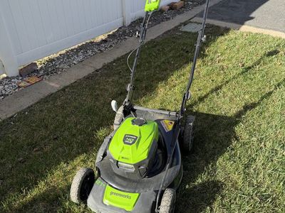 Greenworks Cordless Electric Battery Powered Lawn Mower 40V 21"