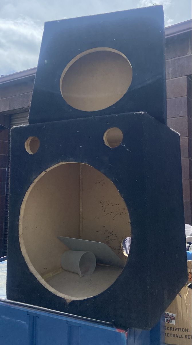 Speaker box