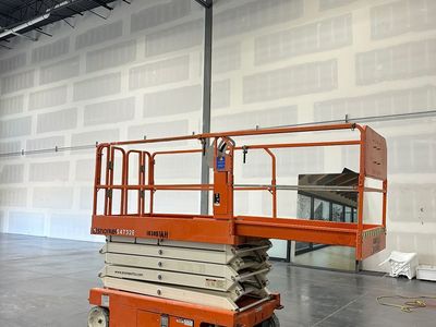 SCISSOR LIFT 19 - 26 - 32FT. RENTAL