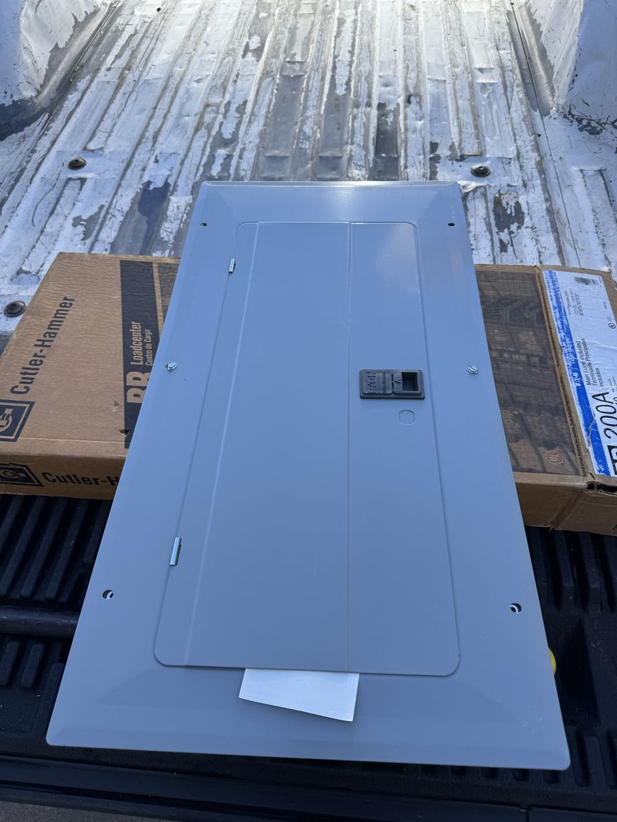 Eaton Cutler-Hammer BR200A 30-Space 40-Circuit 200A Indoor Loadcenter Main Lugs Included