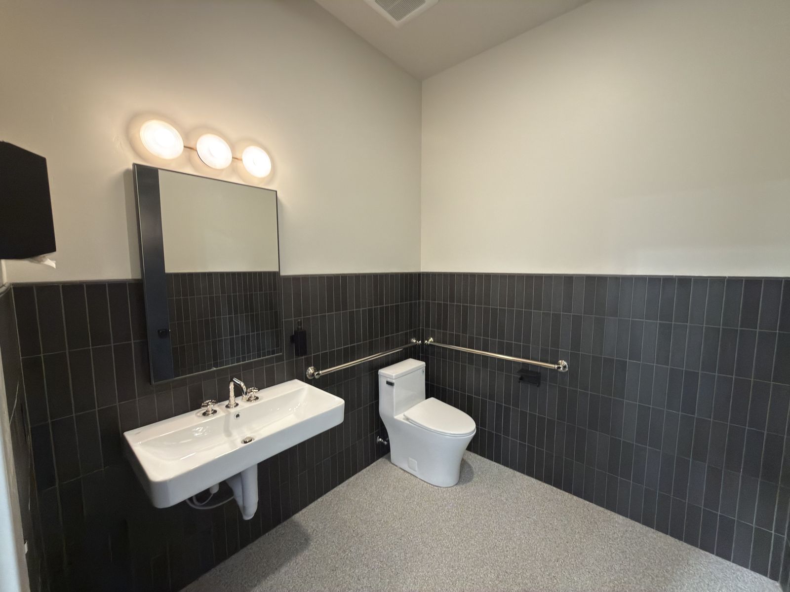 Main image 19