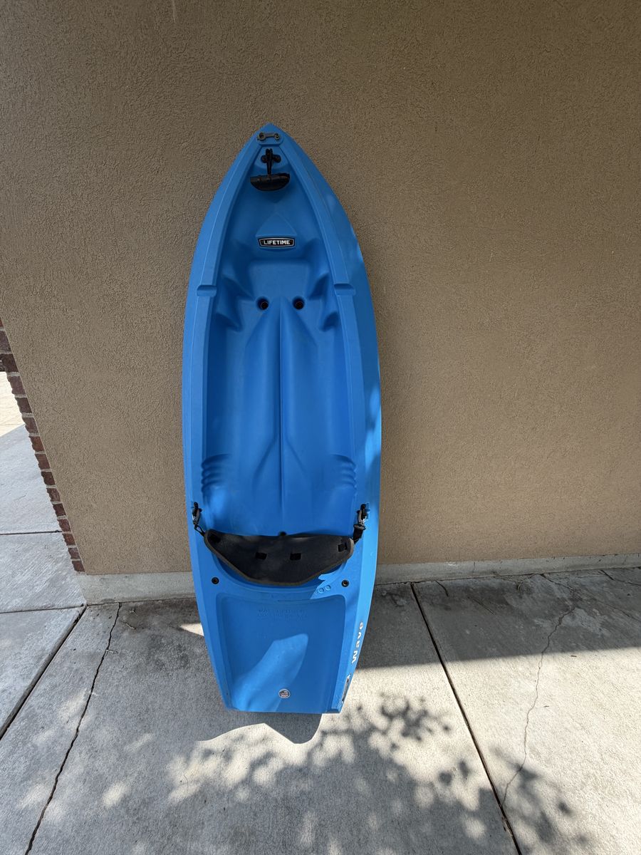 Lifetime Wave Youth Kayak - Blue, Used (Paddle included)
