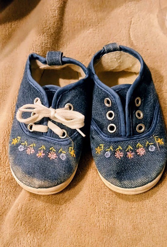 Adorable Infant Size 5 month old Denim Shoes with Floral Embroidery