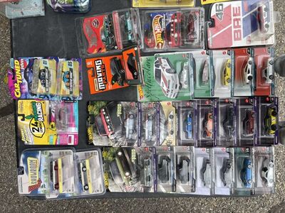 Lots Of Hot wheels And Other Brands.