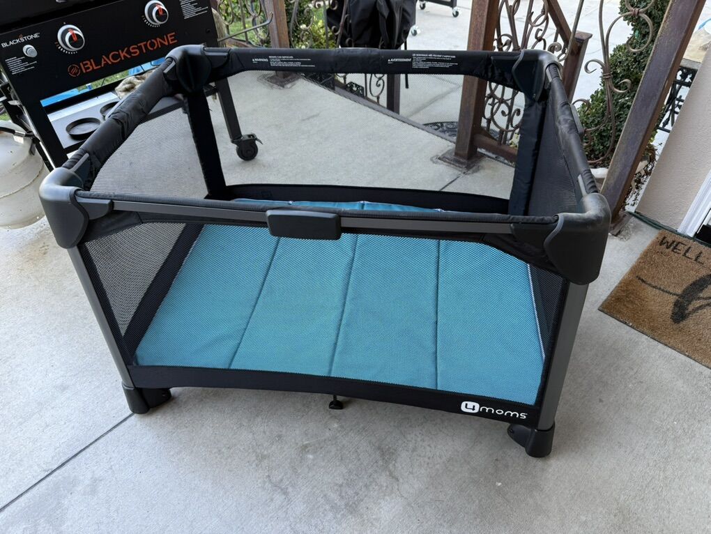 4 Moms Easy Fold Baby Bassinet