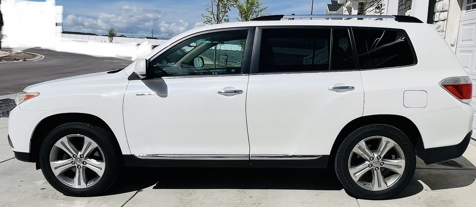 2011 TOYOTA HIGHLANDER Limited