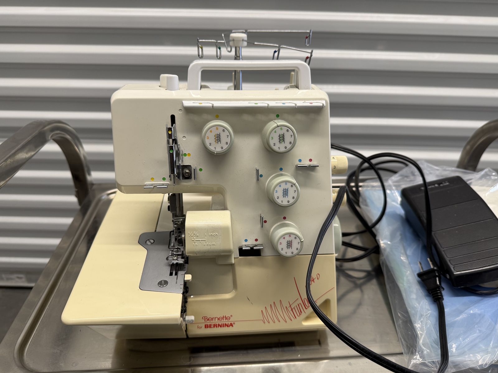 Bernette bernina Serger 004D Excellent