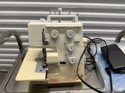 Bernette bernina Serger 004D Excellent
