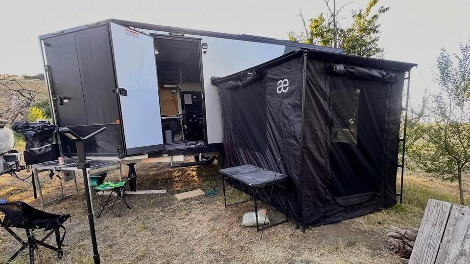 Snow mobile / side by side / moto camper trailer High Country 2023 Elevation series 18  ft Enclosed