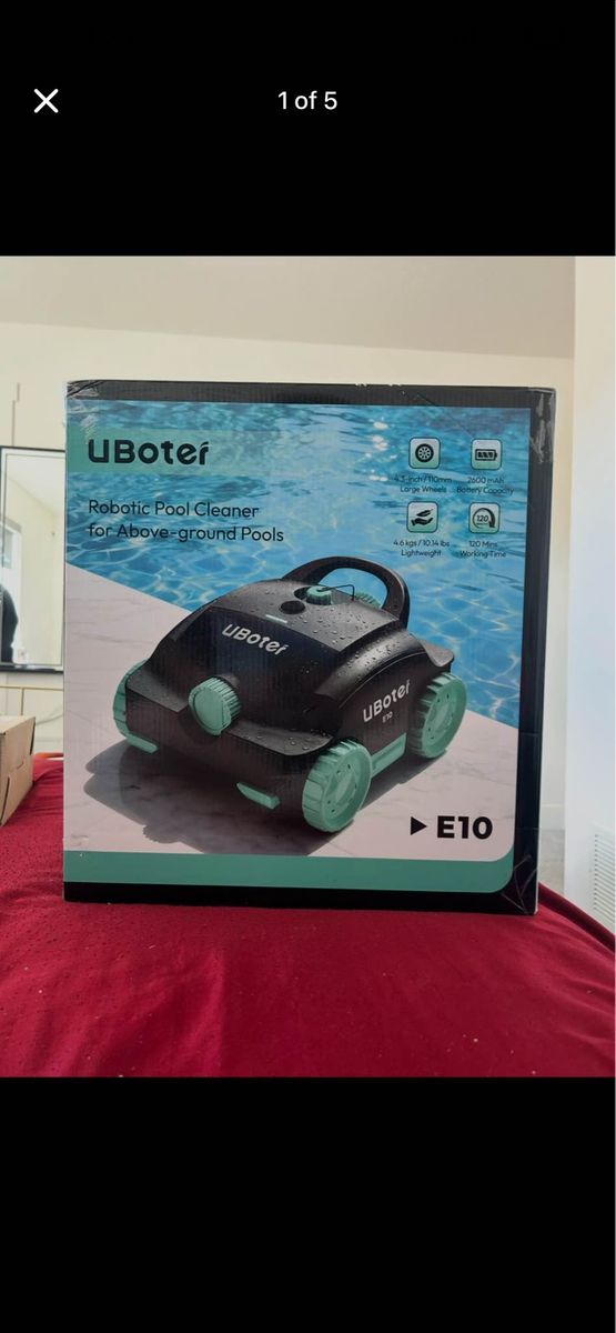 Pool vacuum