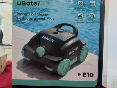 Pool vacuum