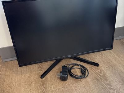 32" HD Monitor (Perfect Condition)