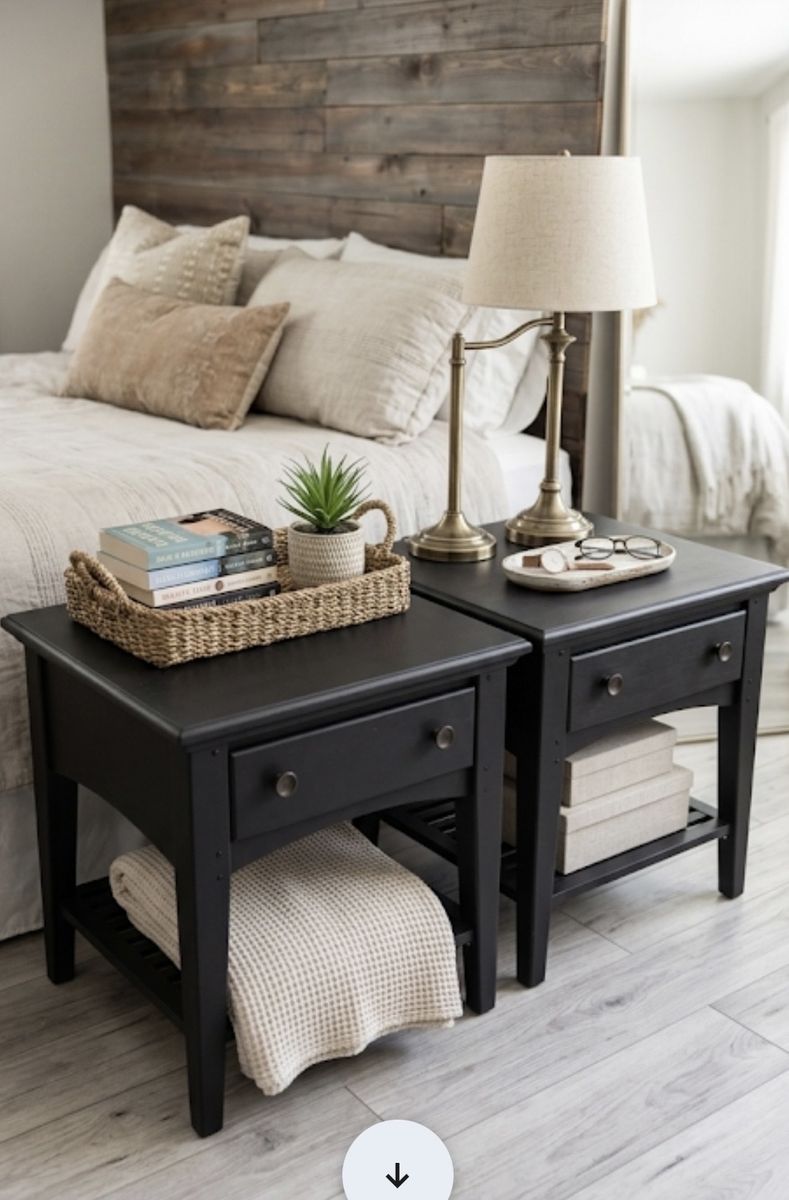 Set of 2 black nightstands