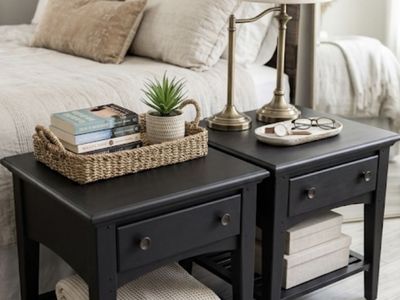 Set of 2 black nightstands