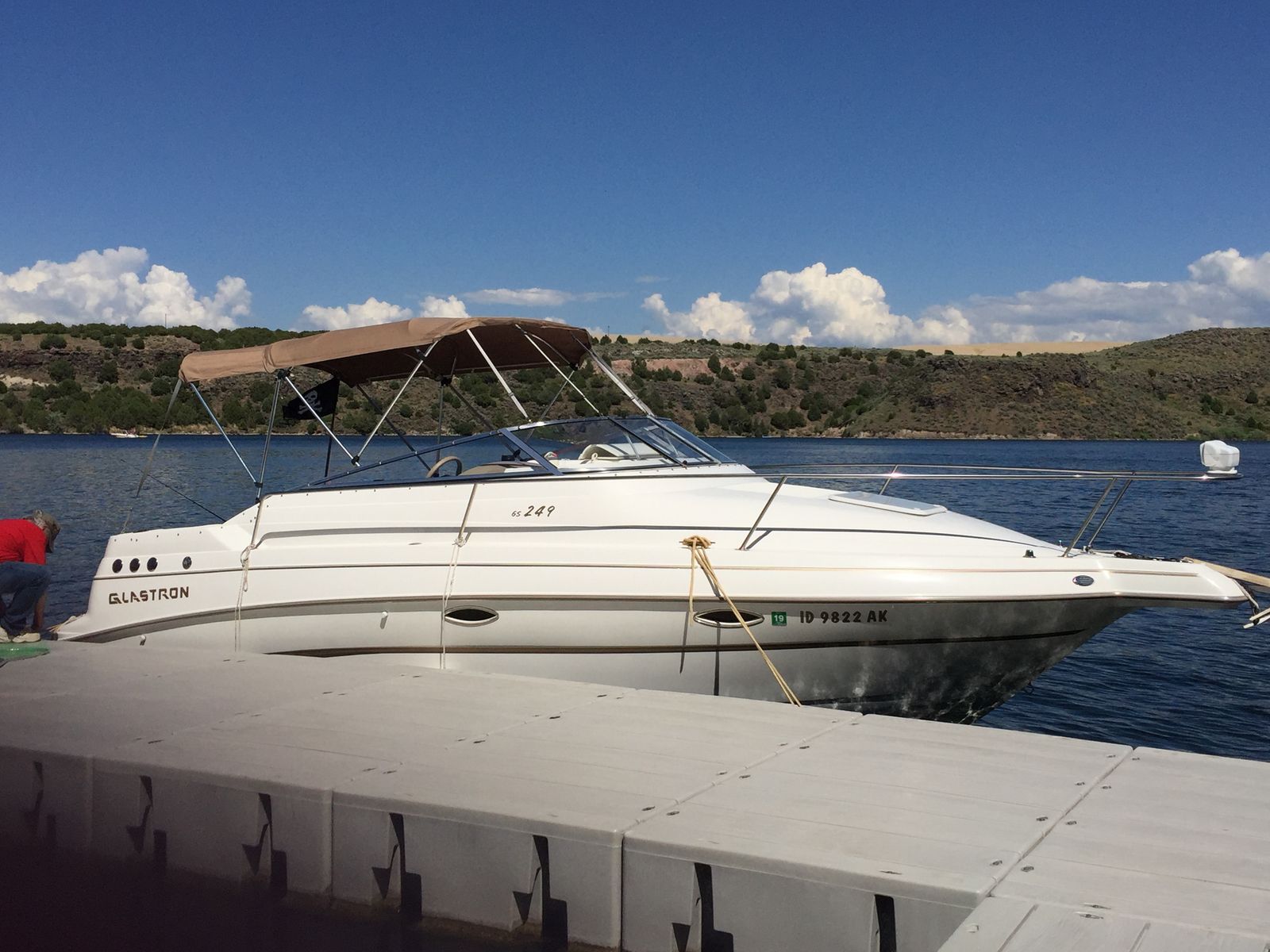 2004 Glastron 24.9 Cruiser