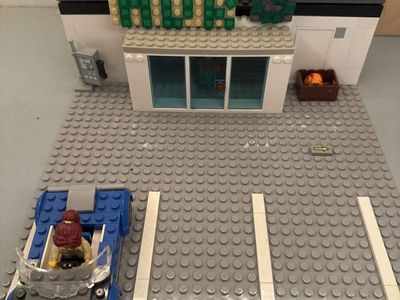 Custom free build LEGO grocery store with Car and Minifigures