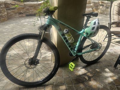 Newer generation Trek Marlin 6 - mint/miami green style and 1x drivetrain – M/L Frame