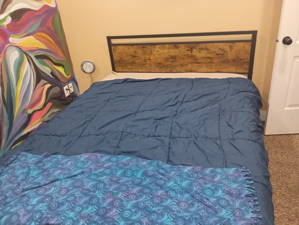 queen mattress w/frame
