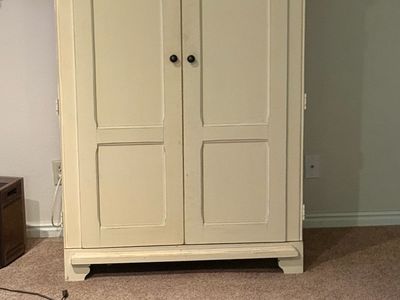 TV Hutch